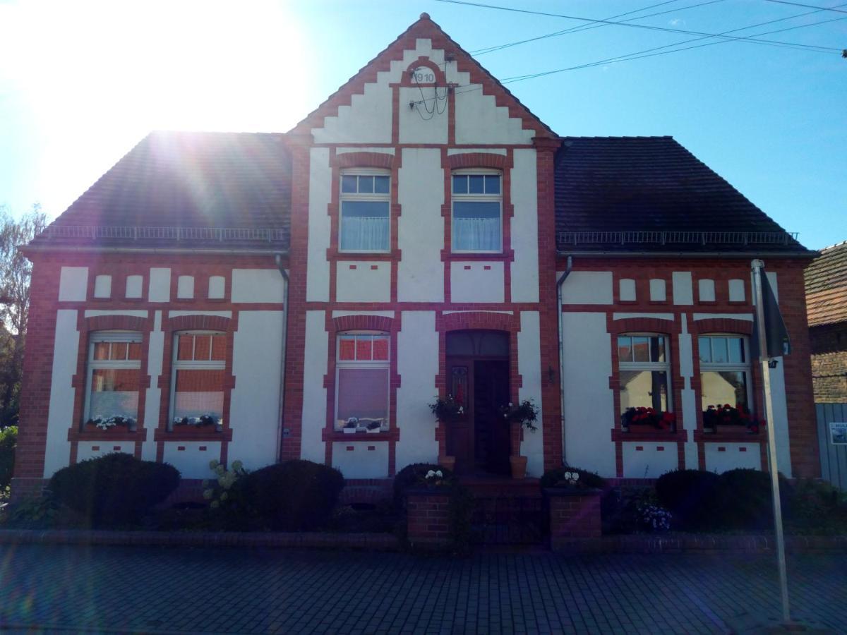 Am Lindenplatz Bed and Breakfast Crinitz Εξωτερικό φωτογραφία